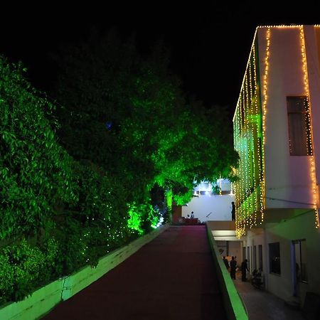 Hotel Maruti Mandapam จาบัลปูร์ ภายนอก รูปภาพ