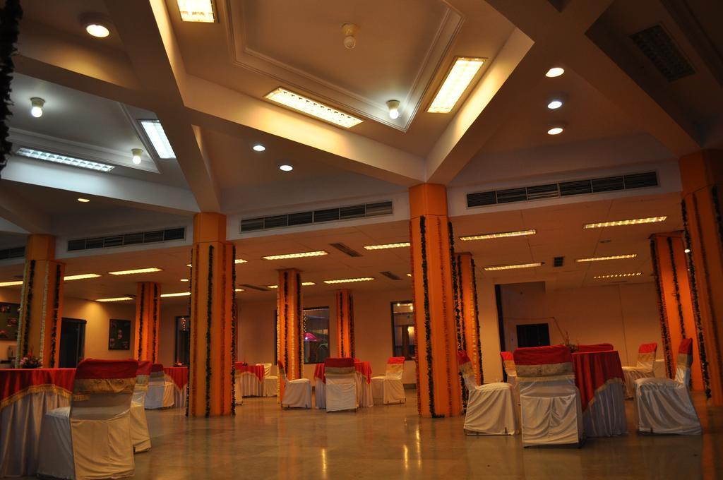 Hotel Maruti Mandapam จาบัลปูร์ ภายนอก รูปภาพ